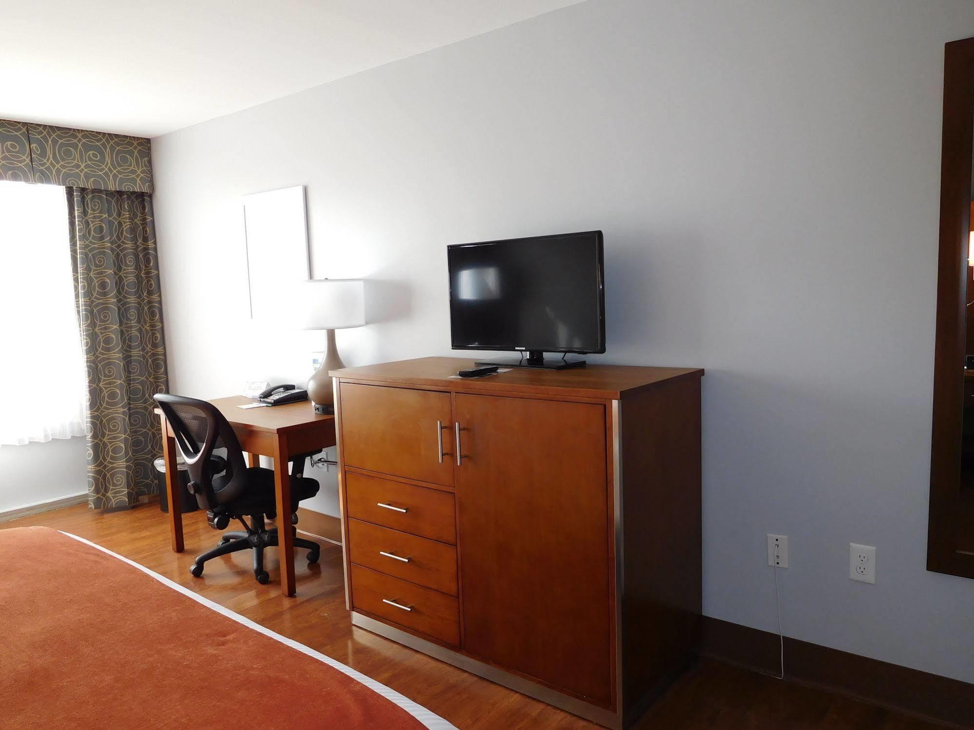 วินด์แฮม การ์เดน กรีนส์โบโร Hotel ภายนอก รูปภาพ